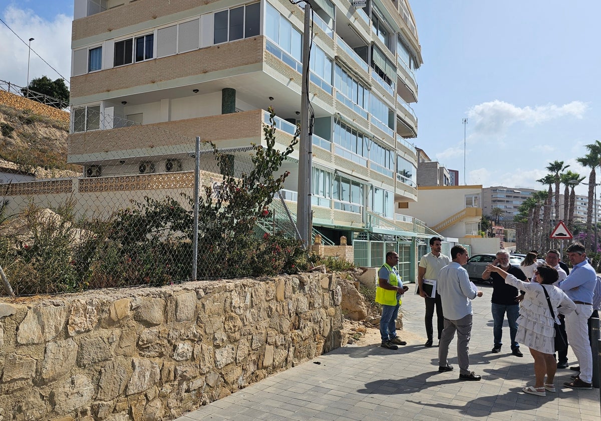 La Vila Joiosa inicia las obras del ascensor que conectará la playa Centro con Barberes Sur