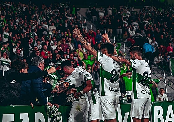 Celebración de un gol del Elche.