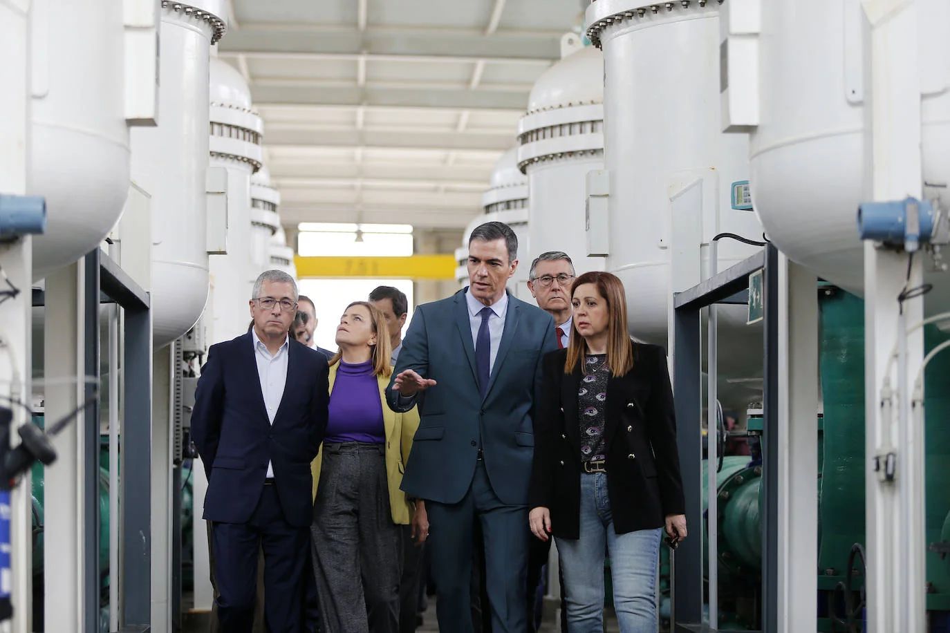 Pedro Sánchez during his visit to the Torrevieja desalination plant.