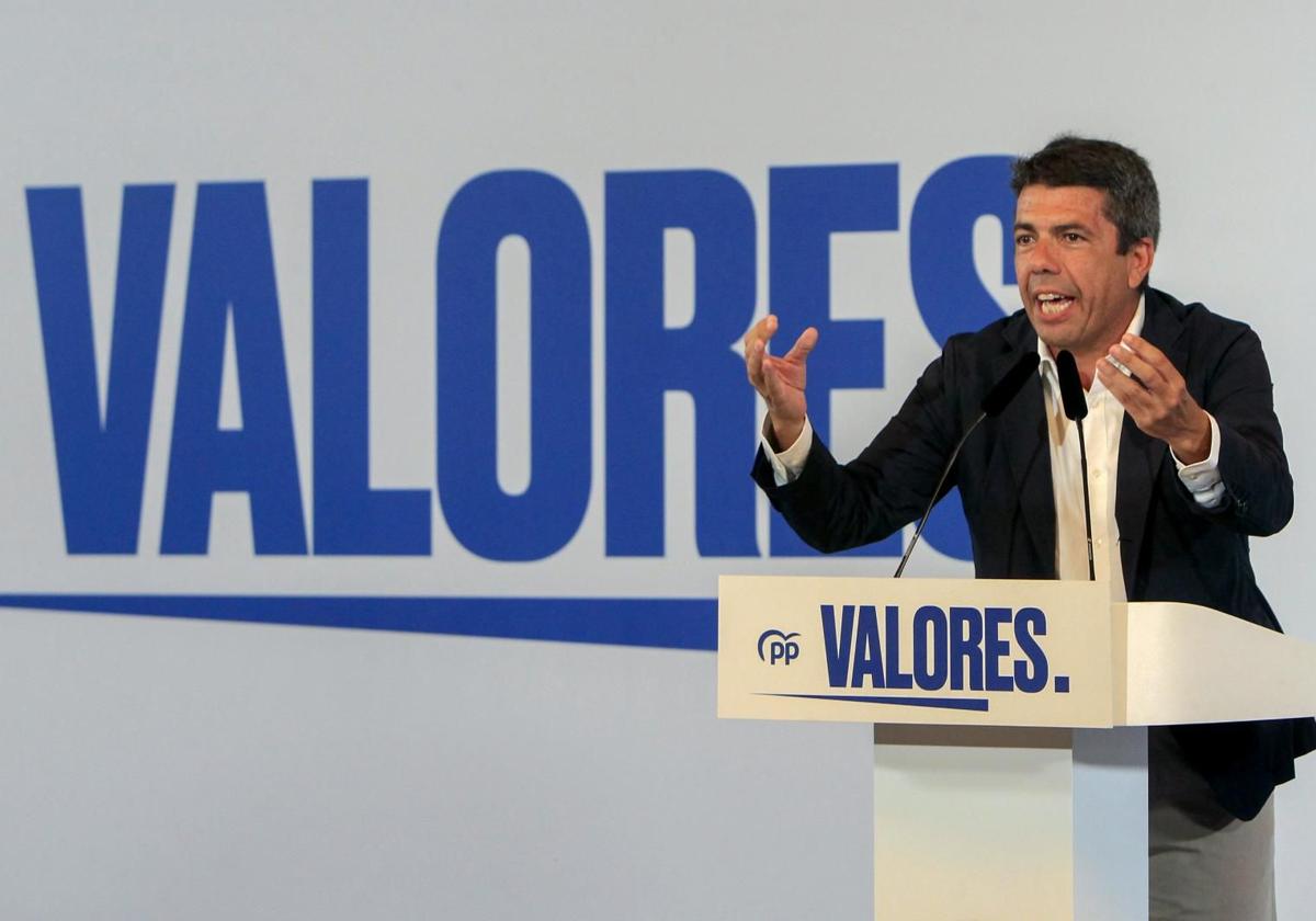 Carlos Mazón, President of the PP of the Valencian Community and the Generalitat, during his speech at the event held with members in Alicante.