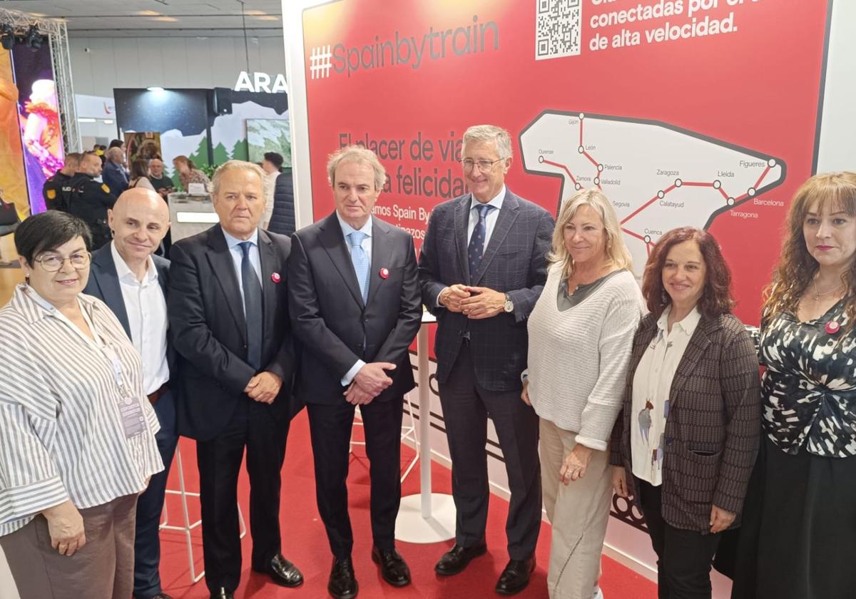 Representantes del Ayuntamiento de Villena en el foro.