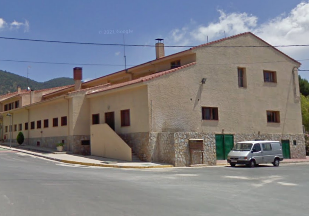 El antiguo Hotel Xorret de Catí no alberga actividad desde hace años.