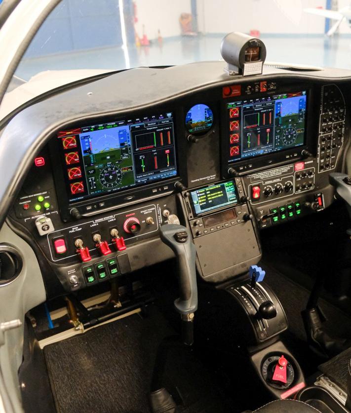Imagen secundaria 2 - La cantera de pilotos de las grandes aerolíneas europeas está en Alicante