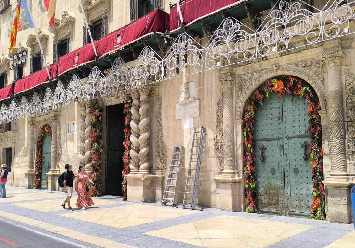 Floral decoration on the Town Hall facade.