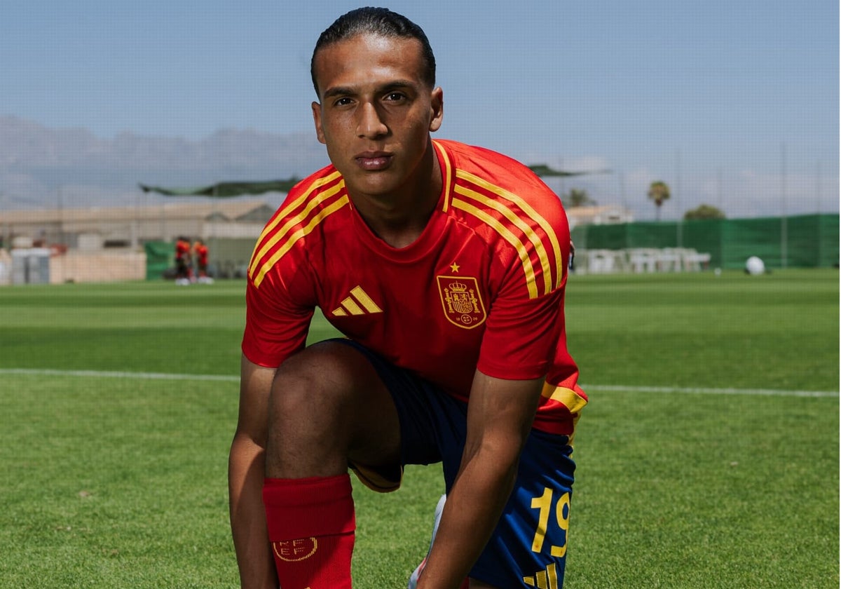 Yanis Senhadji, con la selección española sub'19.