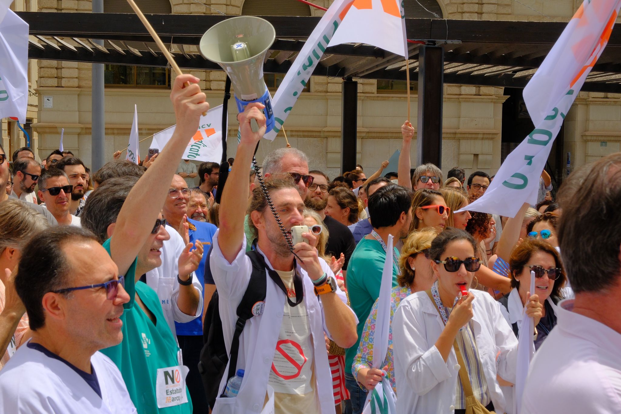 Concentración convocada en la Plaza de la Montañeta de Alicante con ocasión de la huelga.