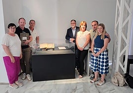 El alcalde y el resto de autoridades presentes en el acto en el MUVI.