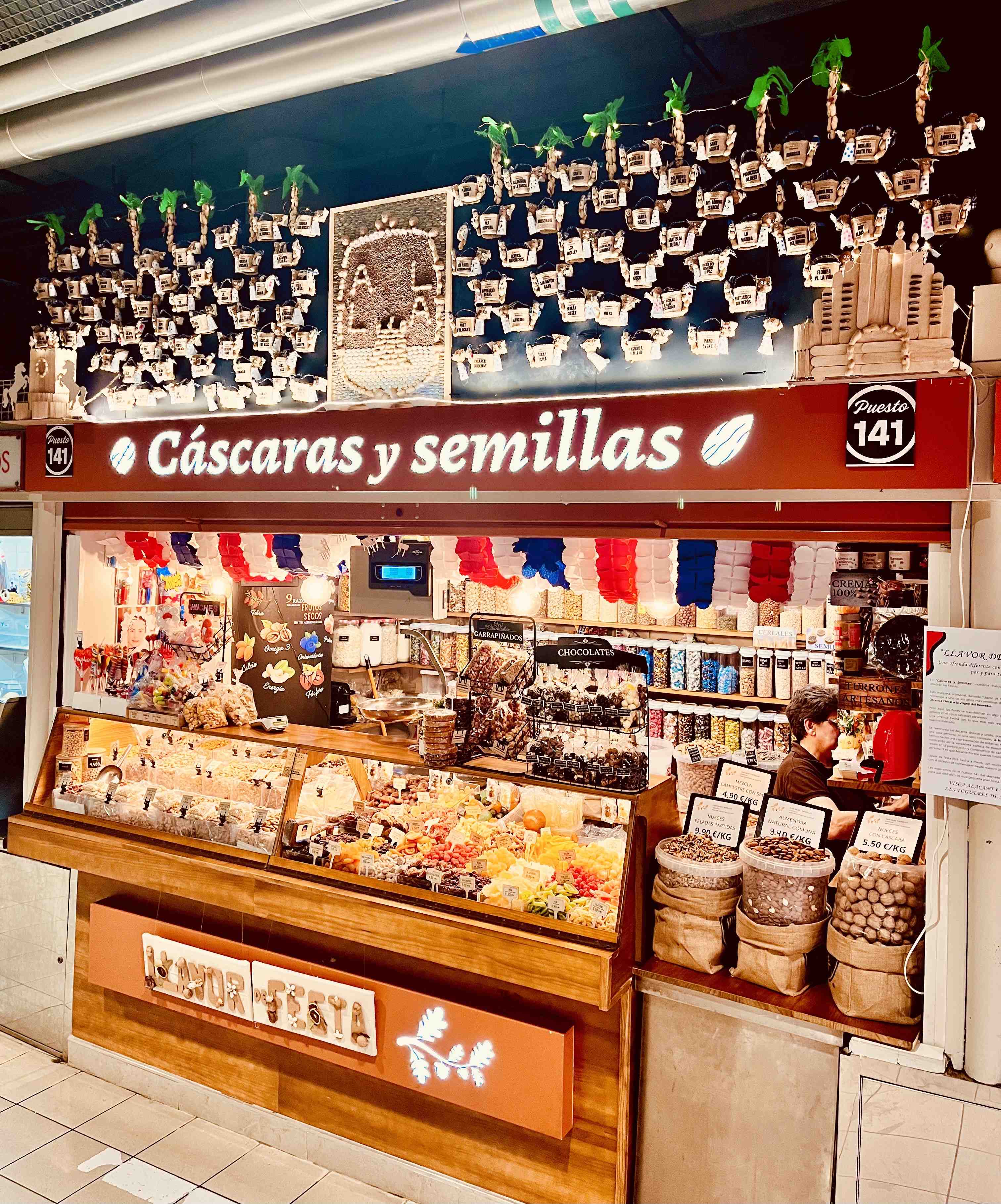 Estos son los comercios de Alicante finalistas en el concurso de Hogueras