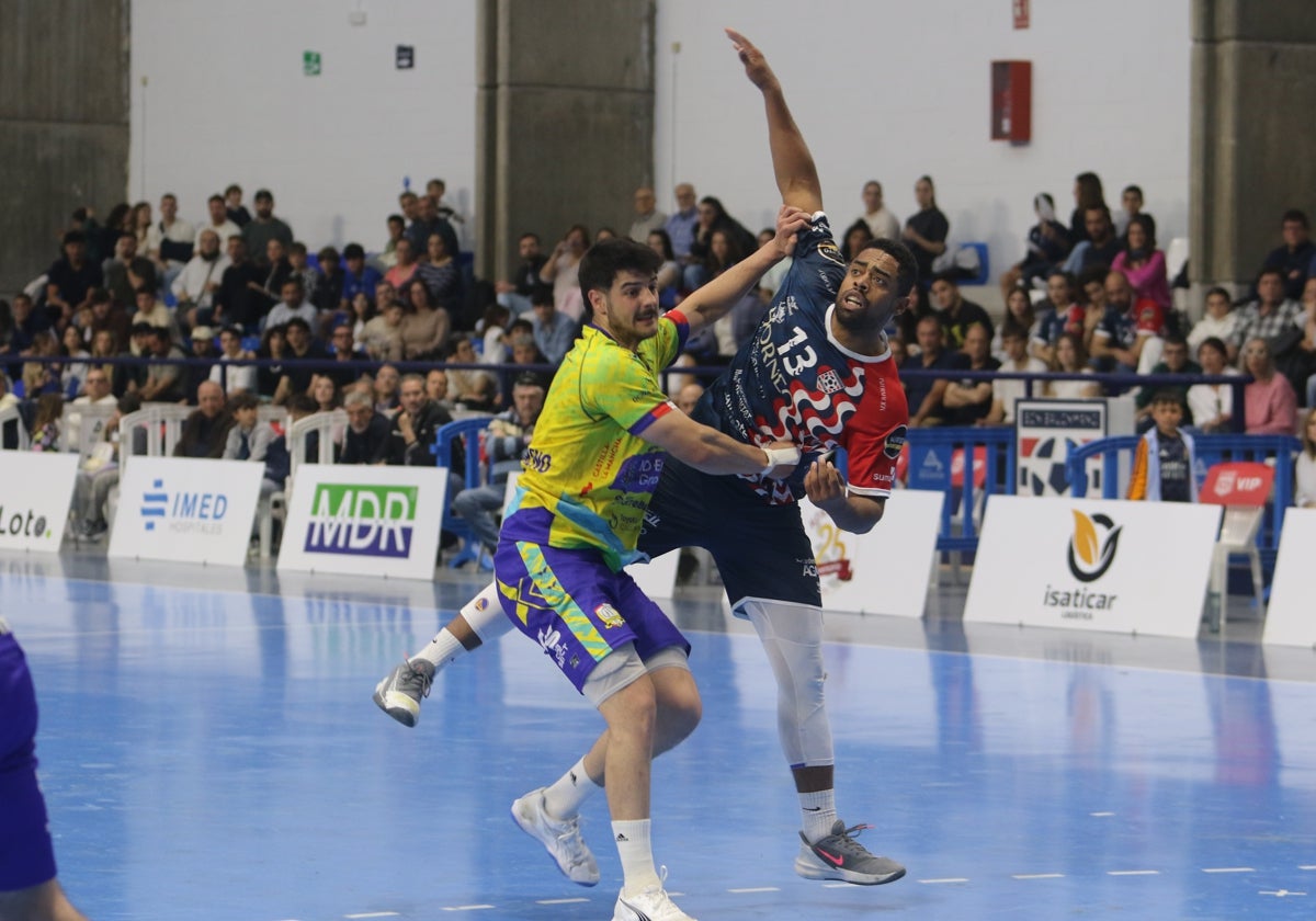 Moreno defends against Parker in a match this season.