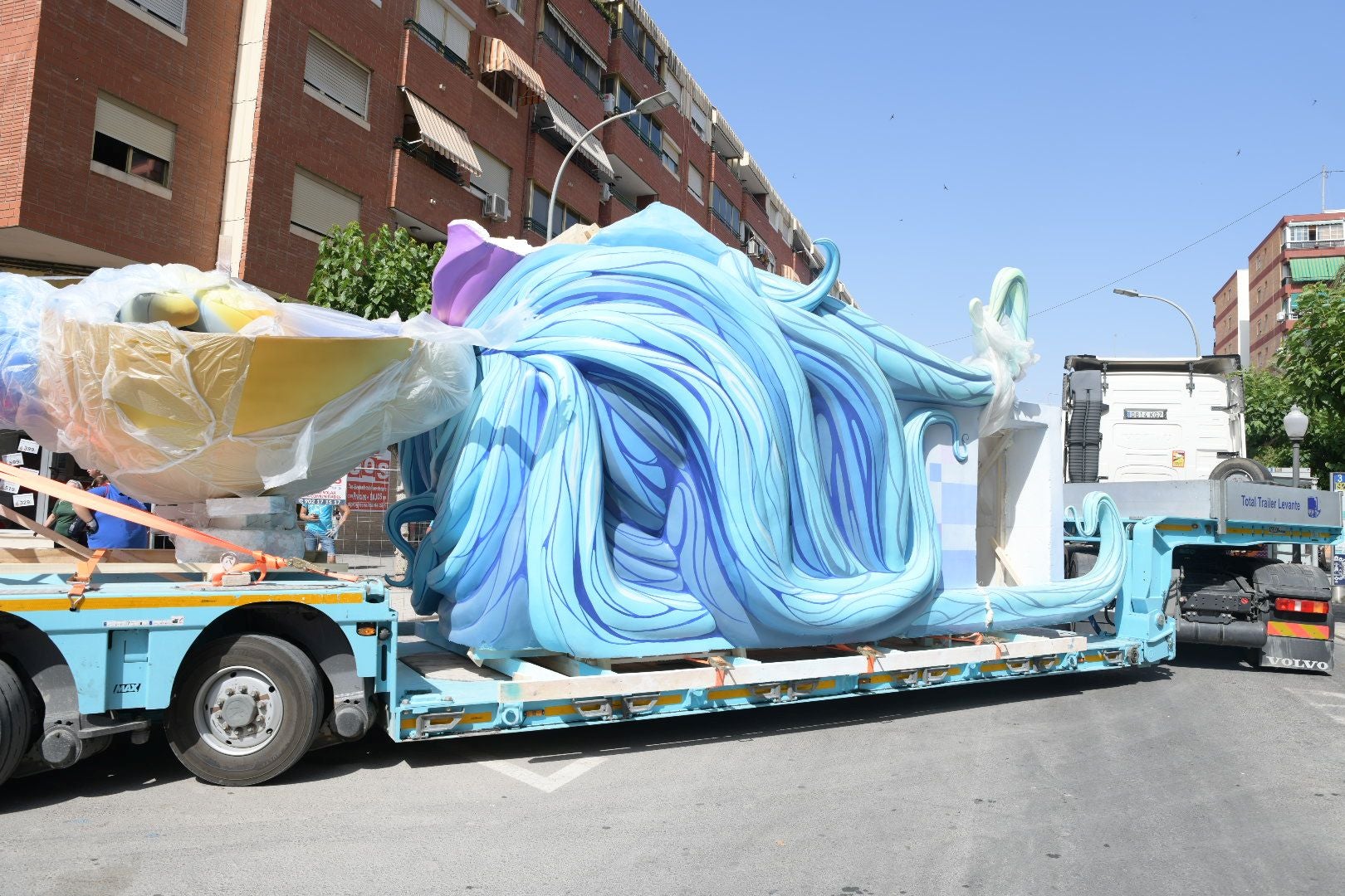 Las Hogueras toman ya las calles de Alicante