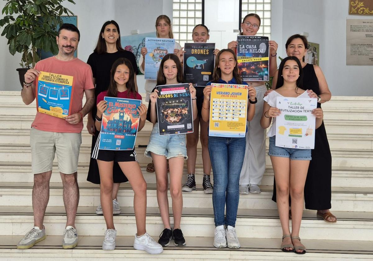 The Youth Councillor of Sant Joan presents the programme with the young organisers.