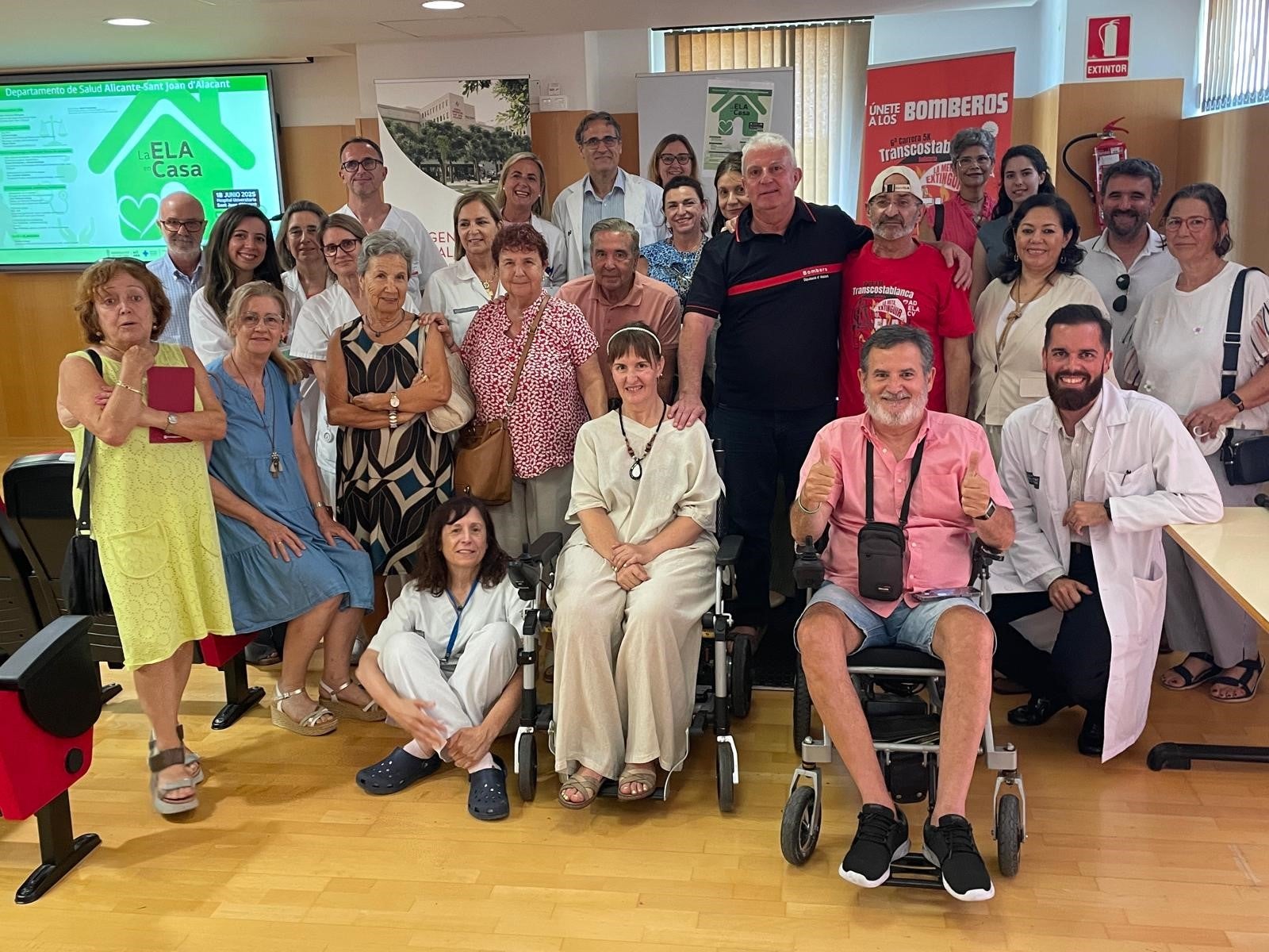 Participants in the 'ALS at Home' conference, held at the Alicante-Sant Joan d'Alacant Health Department.