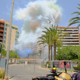Imagen principal - Crespo unleashes the 'infernal spider' in the first mascletà of Alicante's Hogueras