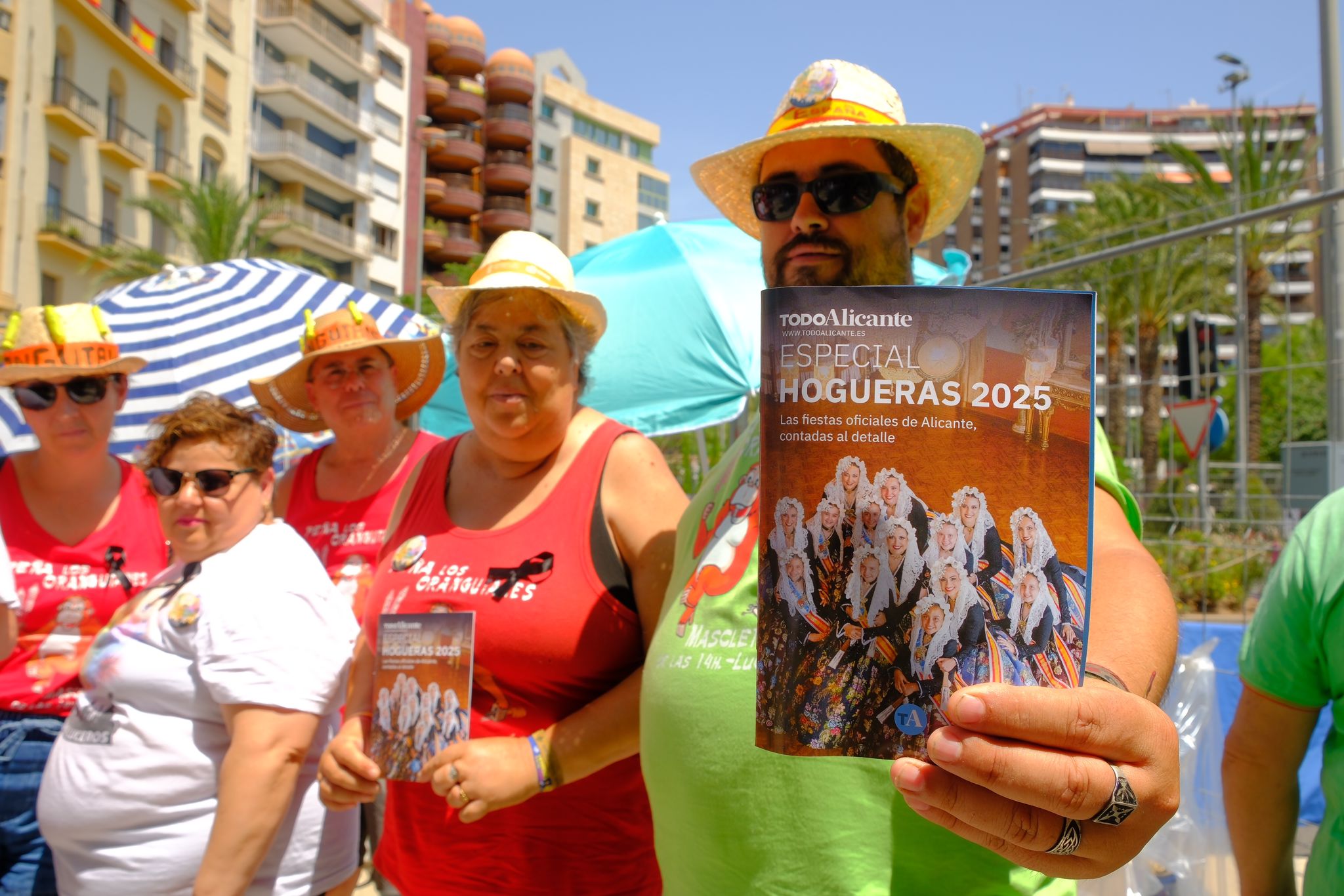 Los alicantinos se hacen con la revista de Hogueras de TodoAlicante