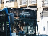 Autobús azul durante la huelga del pasado año.