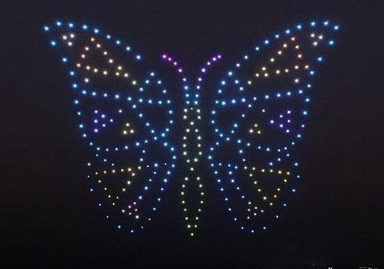 Imagen de una mariposa formada por drones.