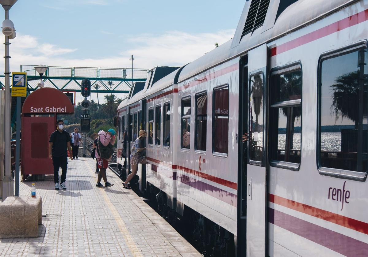 Tren cercanías en Alicante.