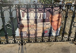 Cartel que llama a Pedro Sánchez «corrupto».