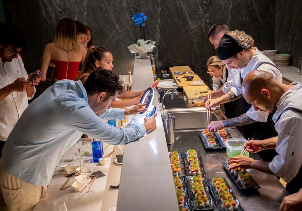 Exhibición del chef en el nuevo espacio gastronómico.