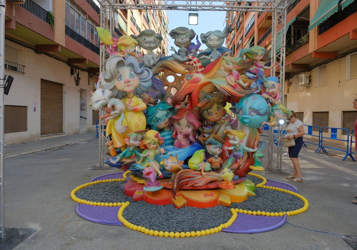 The winning children's bonfire of the first prize in the special category.