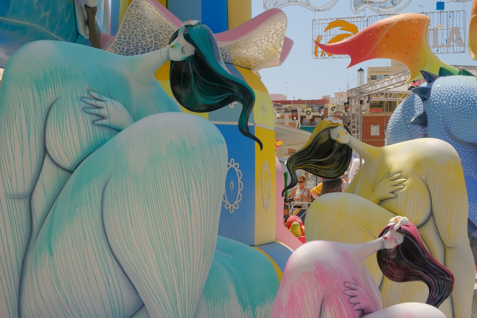 Una subida al parque de atracciones más apocalíptico de las Hogueras de Alicante, segundo premio