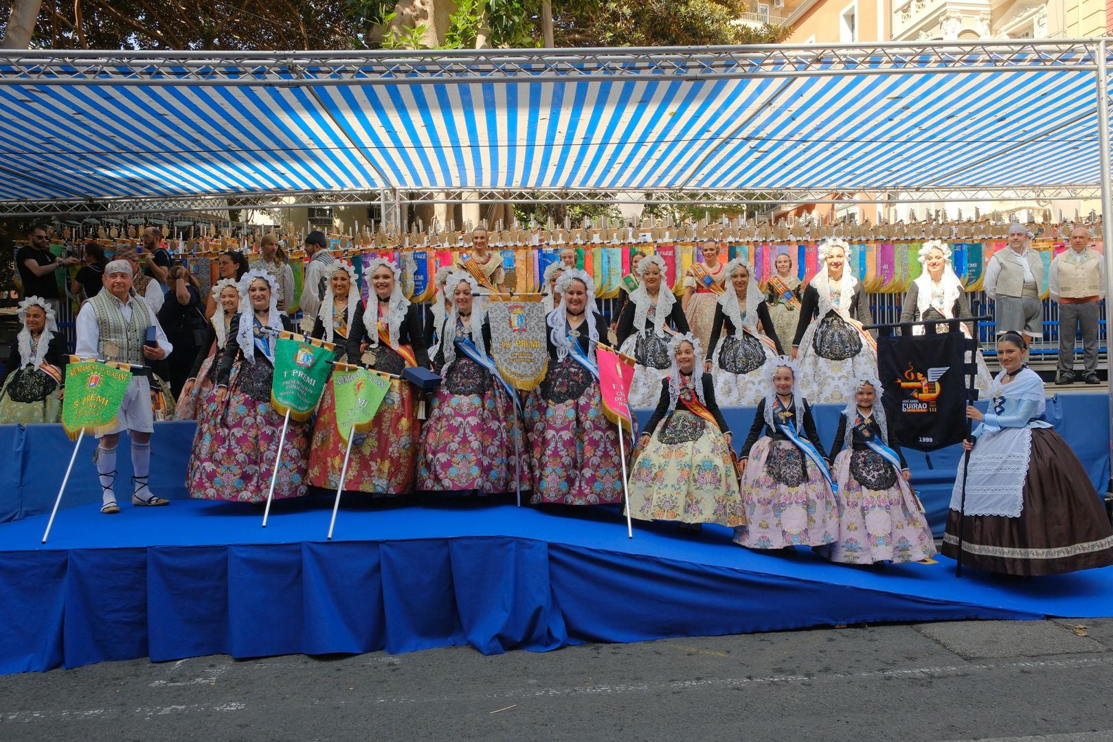 ¿Has recogido premio en las Hogueras de Alicante? Búscate en las fotos (I)