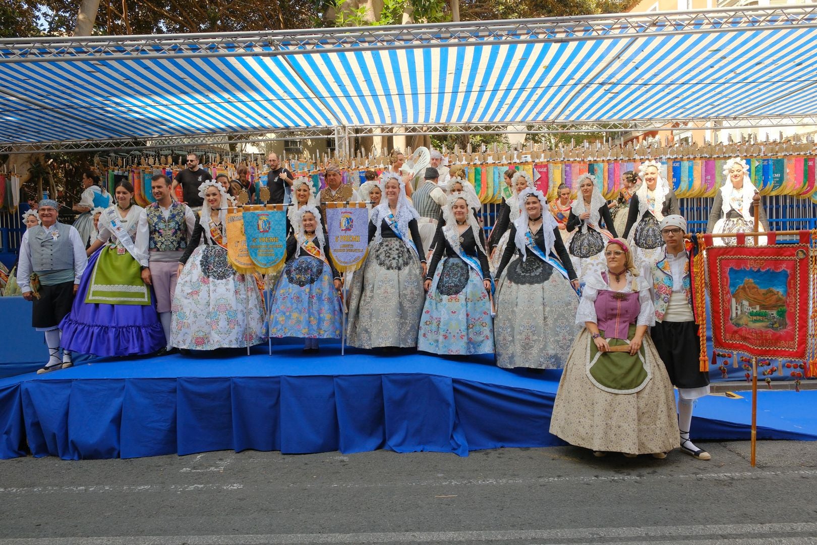 ¿Has recogido premio en las Hogueras de Alicante? Búscate en las fotos (I)