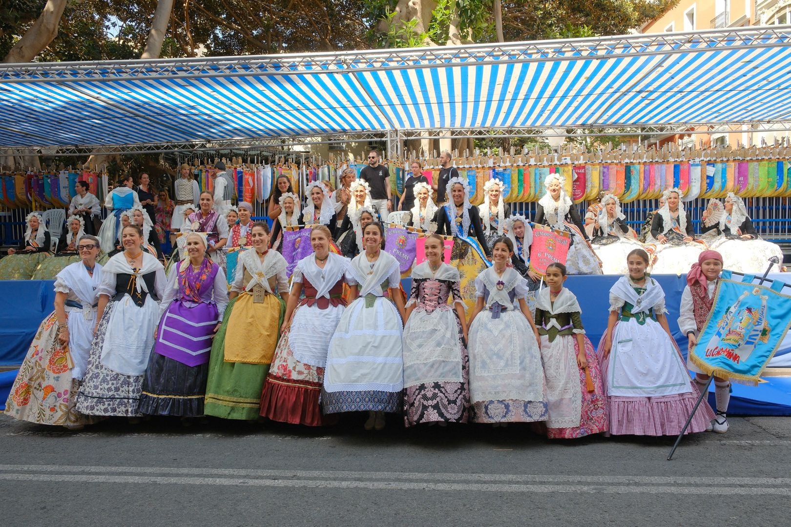 ¿Has recogido premio en las Hogueras de Alicante? Búscate en las fotos (I)