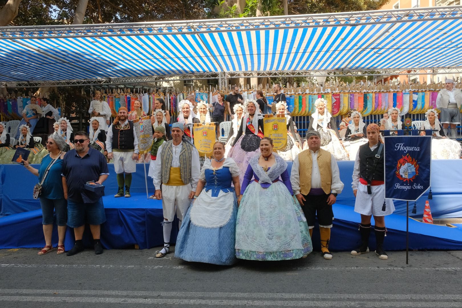 ¿Has recogido premio en las Hogueras de Alicante? Búscate en las fotos (I)