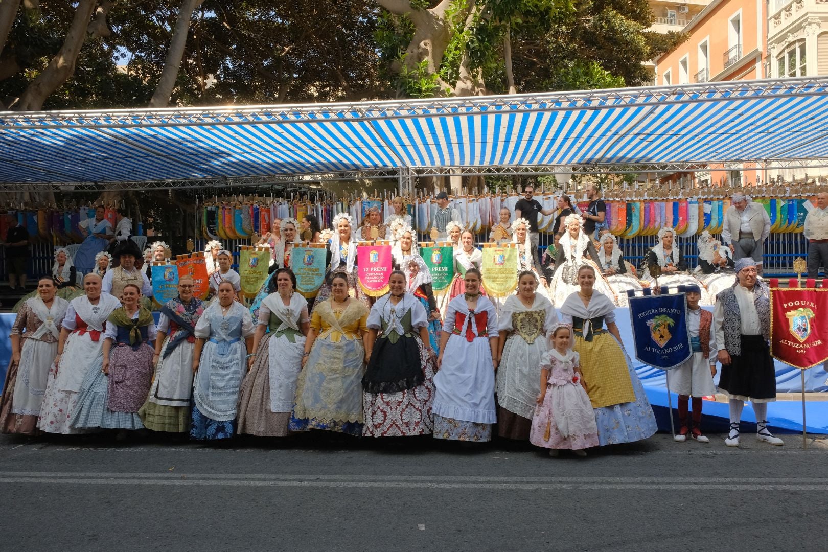 ¿Has recogido premio en las Hogueras de Alicante? Búscate en las fotos (I)