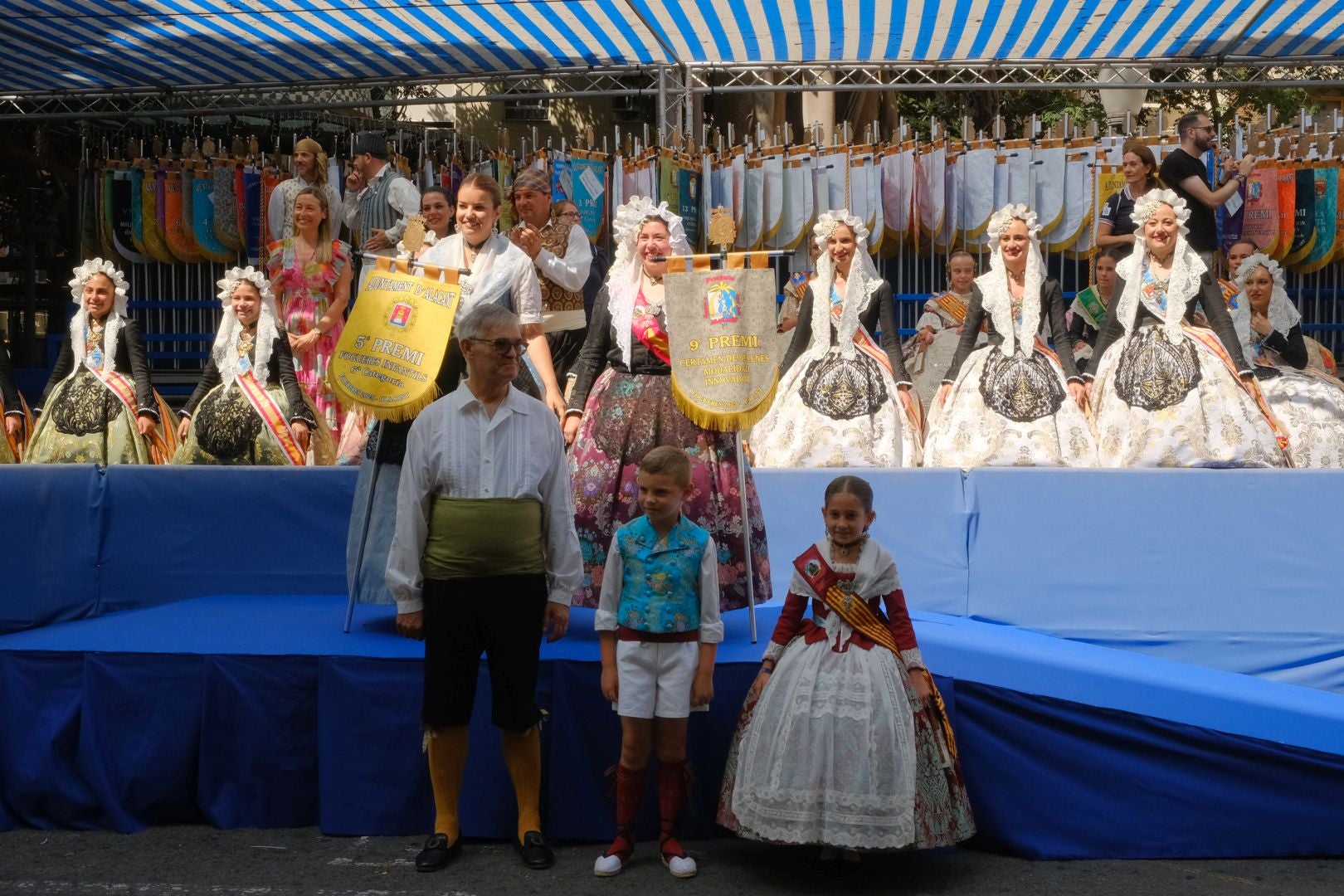 ¿Has recogido premio en las Hogueras de Alicante? Búscate en las fotos (I)