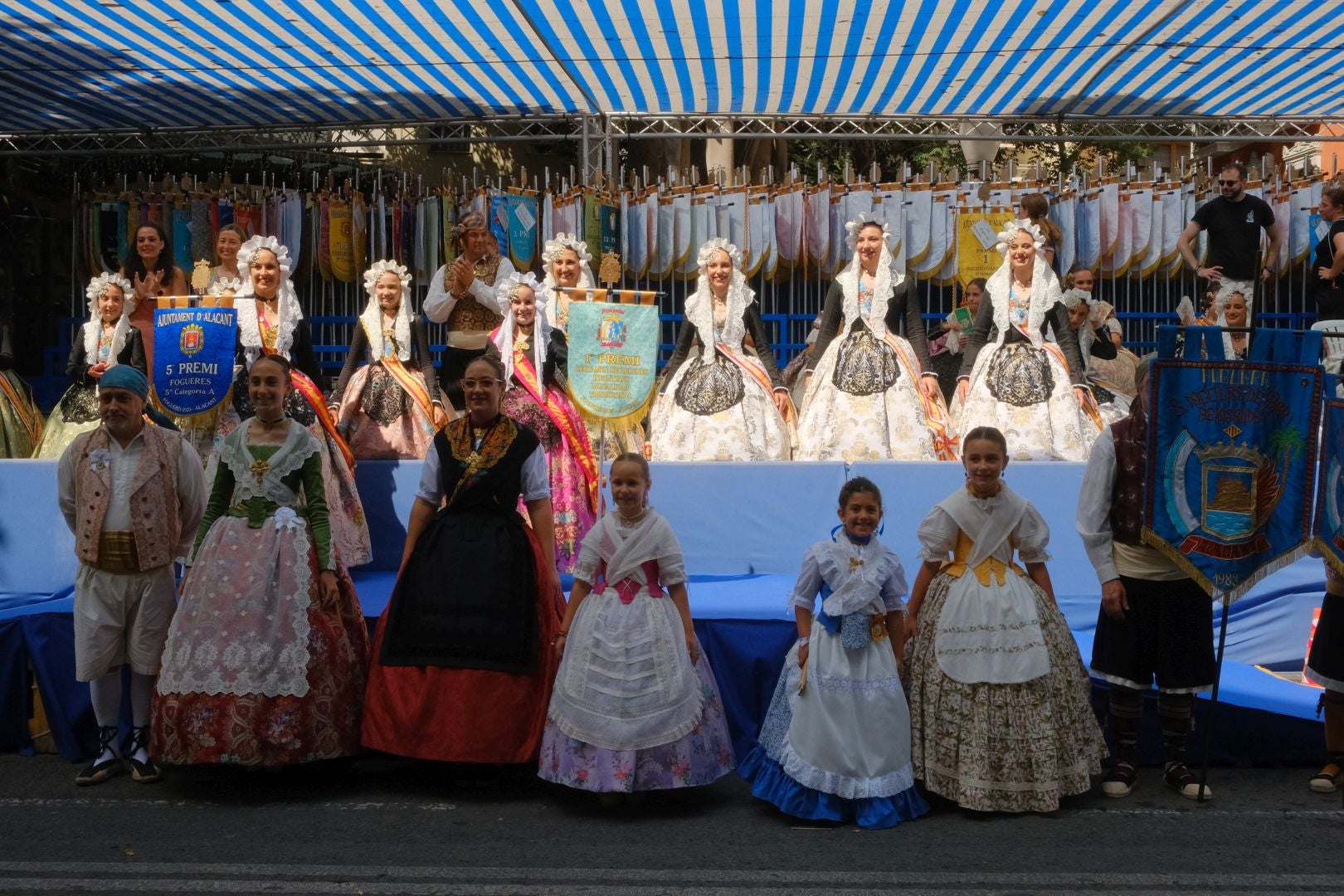 ¿Has recogido premio en las Hogueras de Alicante? Búscate en las fotos (I)