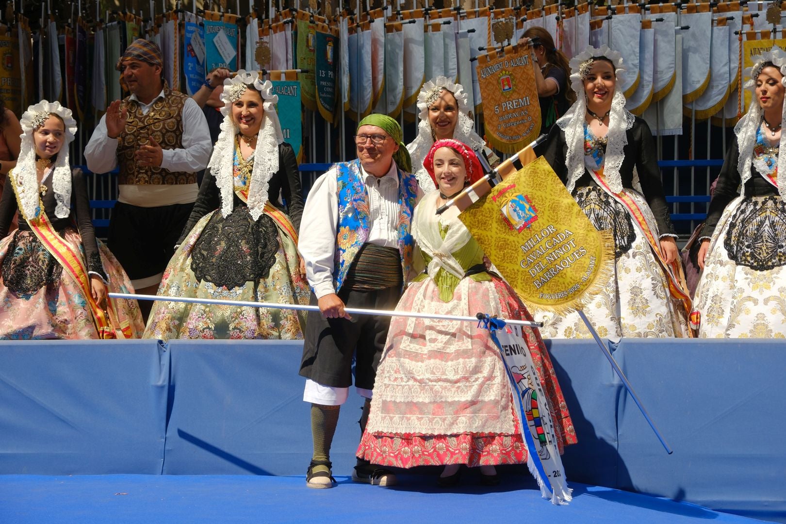 ¿Has recogido premio en las Hogueras de Alicante? Búscate en las fotos (I)