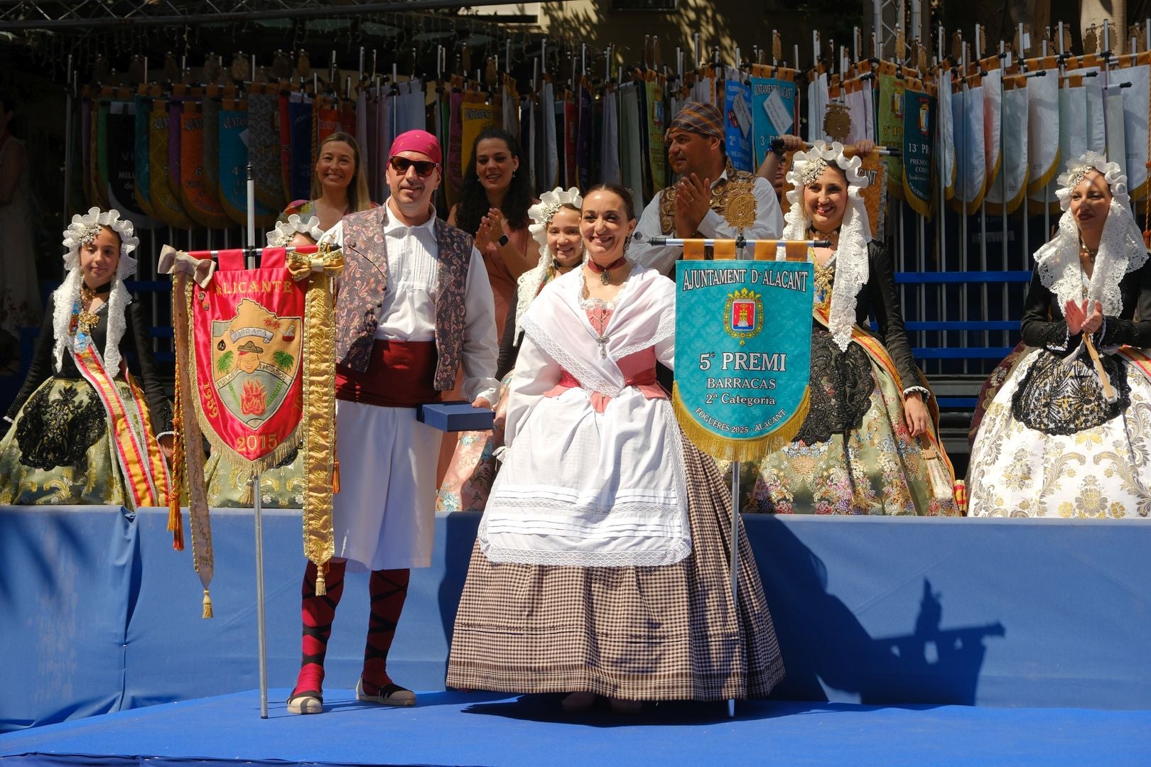 ¿Has recogido premio en las Hogueras de Alicante? Búscate en las fotos (I)