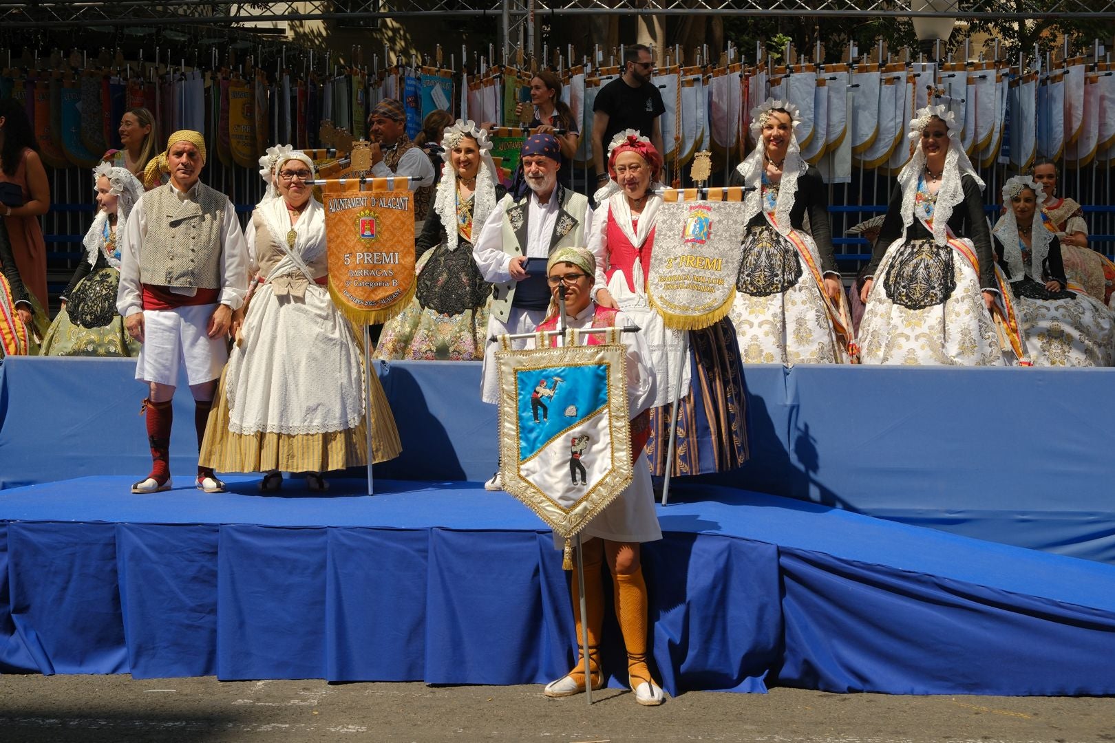 ¿Has recogido premio en las Hogueras de Alicante? Búscate en las fotos (I)