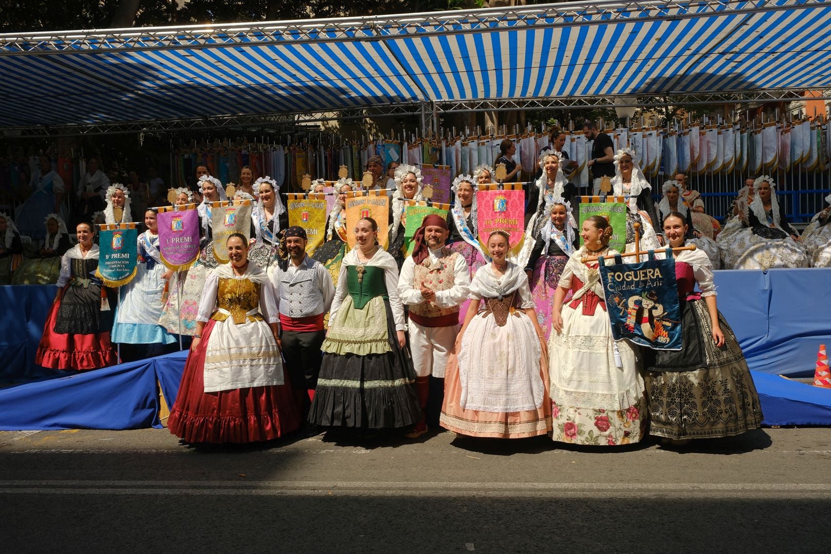 ¿Has recogido premio en las Hogueras de Alicante? Búscate en las fotos (I)