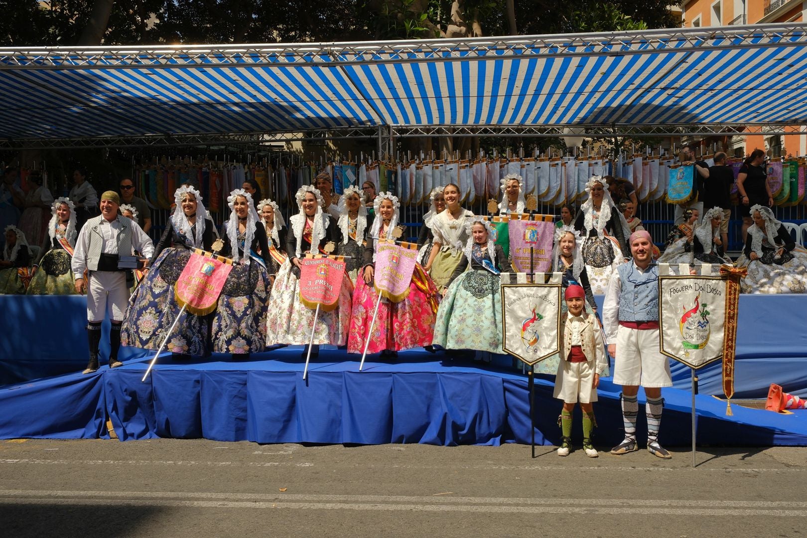 ¿Has recogido premio en las Hogueras de Alicante? Búscate en las fotos (I)