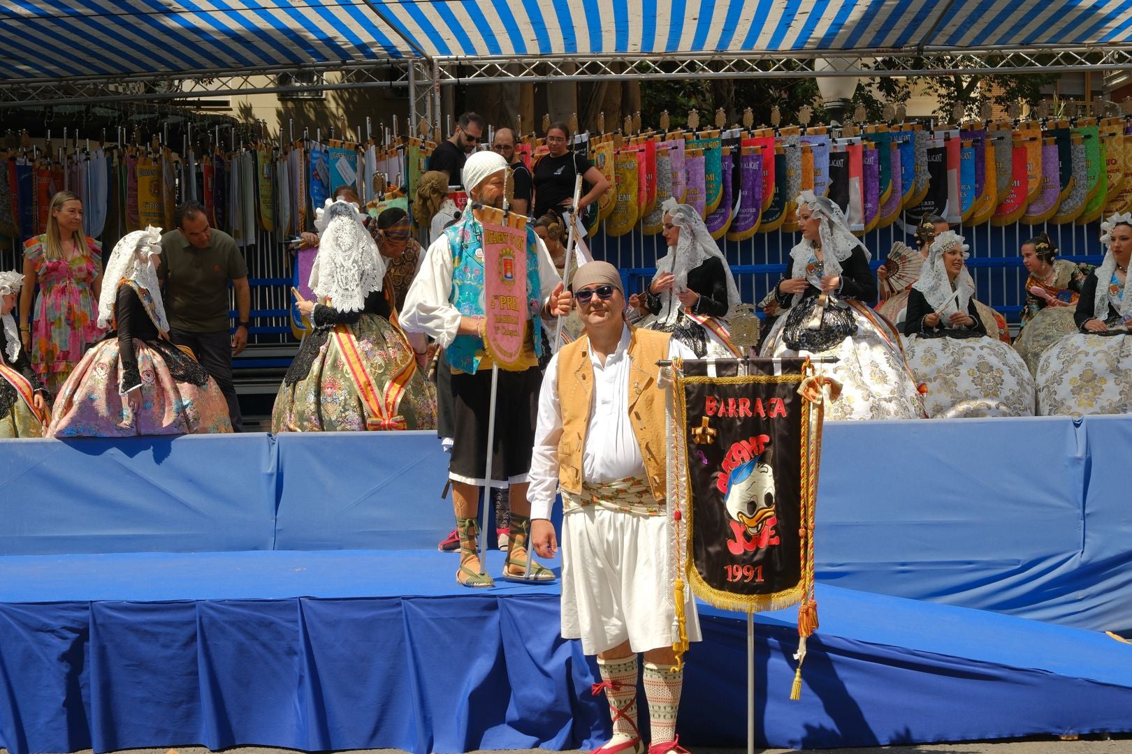 ¿Has recogido premio en las Hogueras de Alicante? Búscate en las fotos (I)