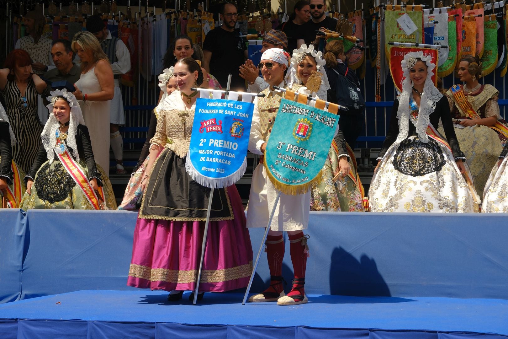 ¿Has recogido premio en las Hogueras de Alicante? Búscate en las fotos (I)
