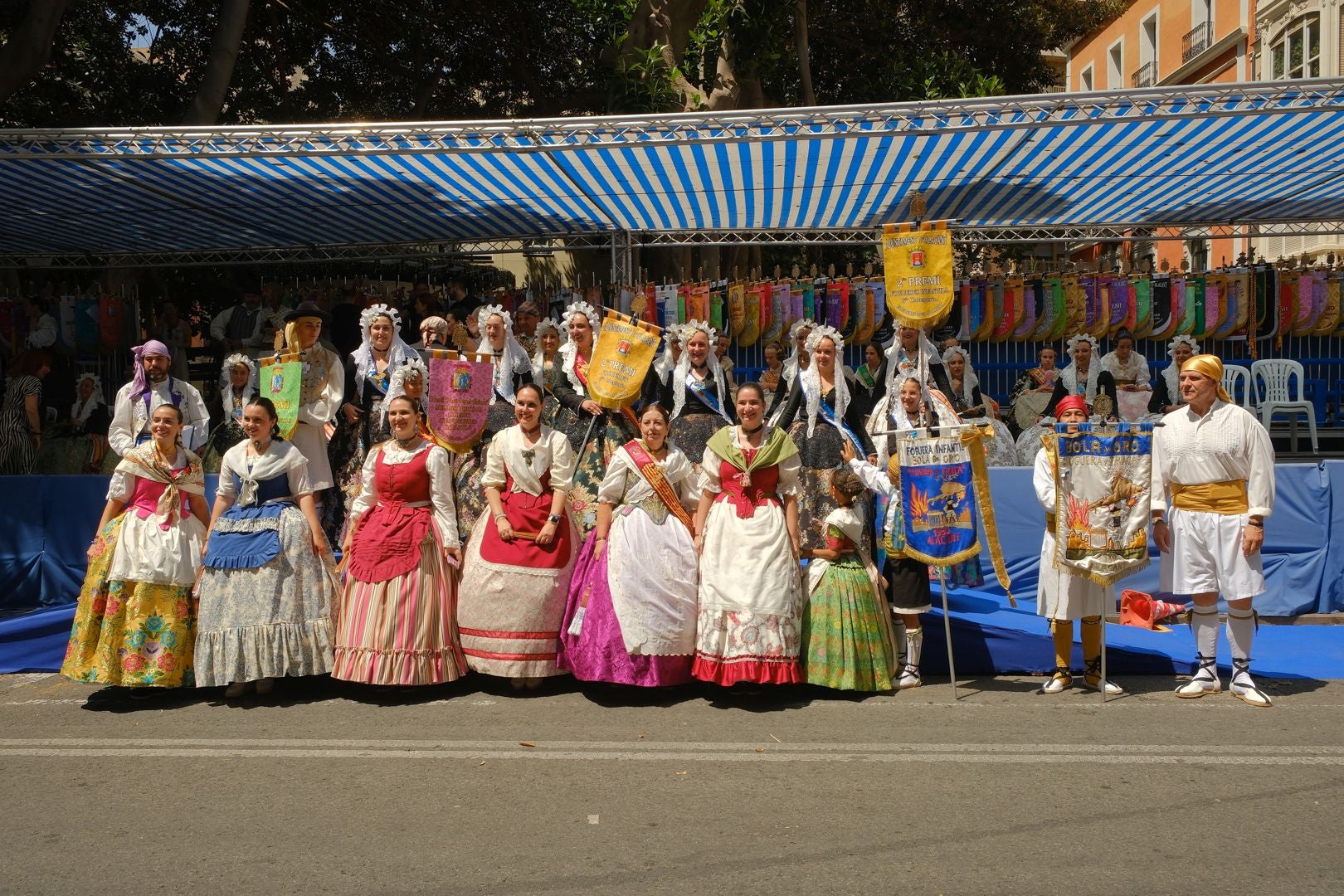 ¿Has recogido premio en las Hogueras de Alicante? Búscate en las fotos (I)