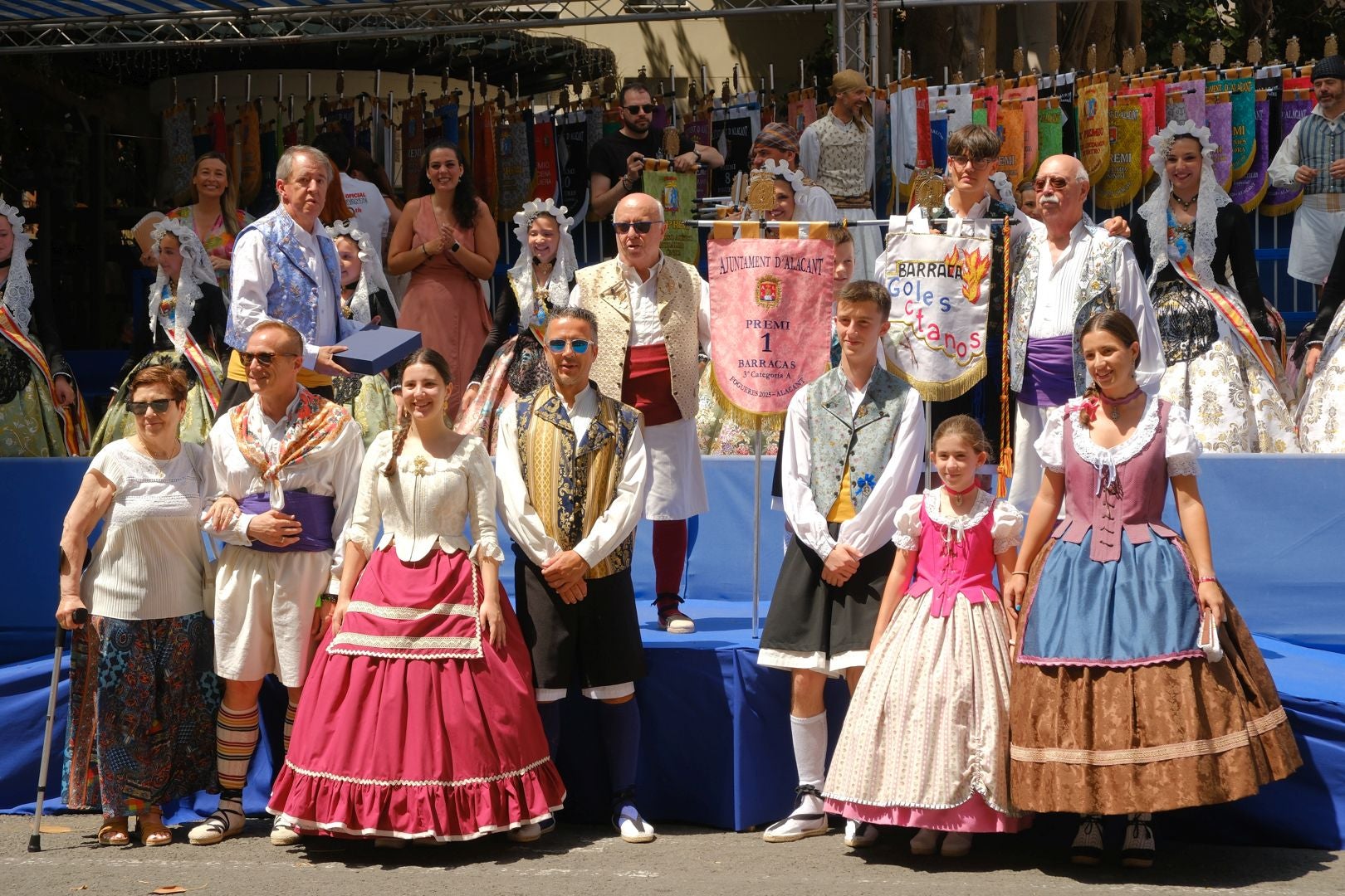 ¿Has recogido premio en las Hogueras de Alicante? Búscate en las fotos (I)