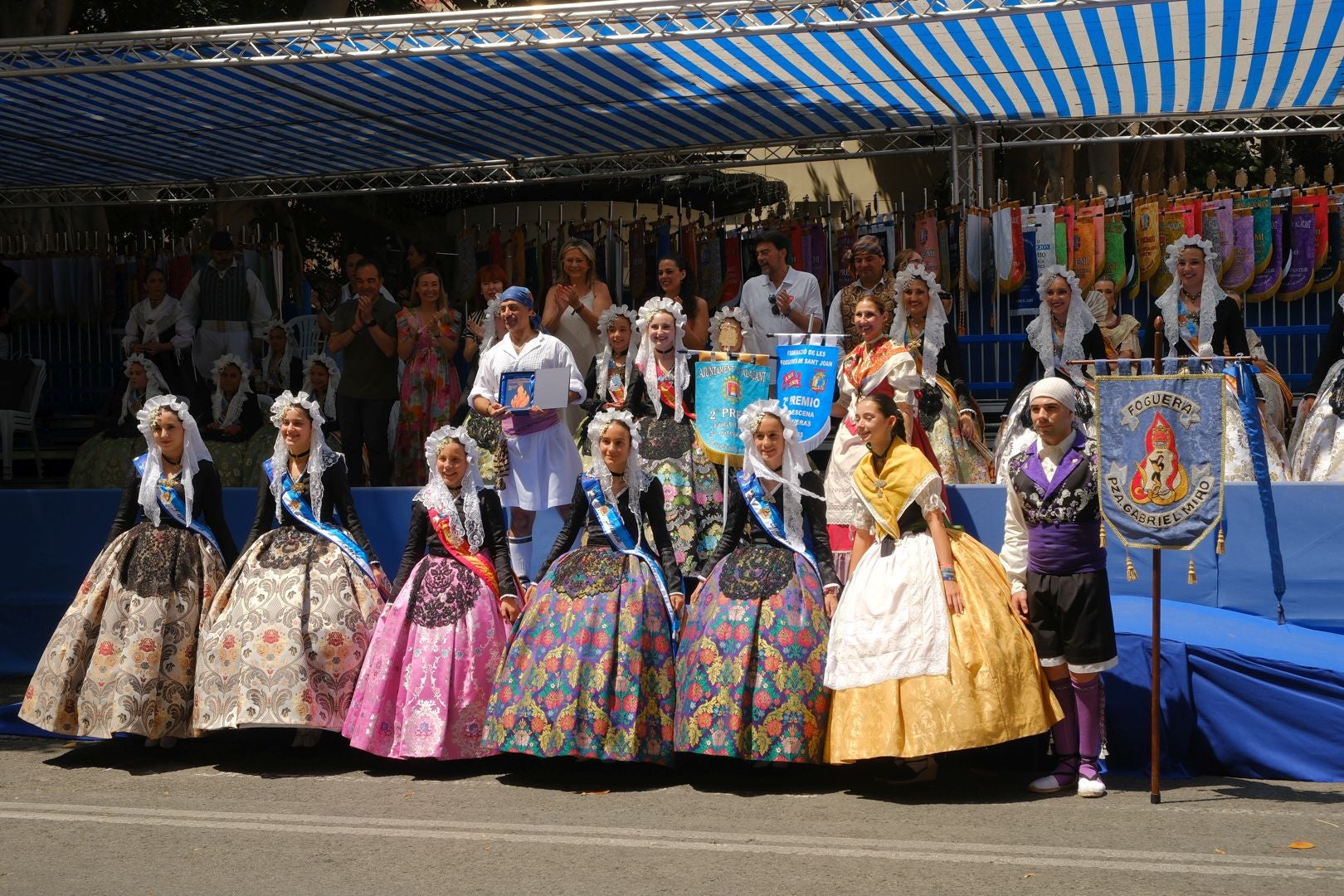 ¿Has recogido premio en las Hogueras de Alicante? Búscate en las fotos (I)