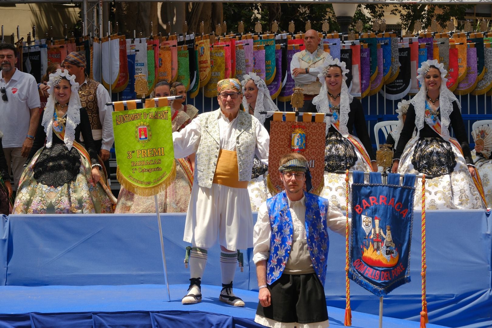 ¿Has recogido premio en las Hogueras de Alicante? Búscate en las fotos (II)