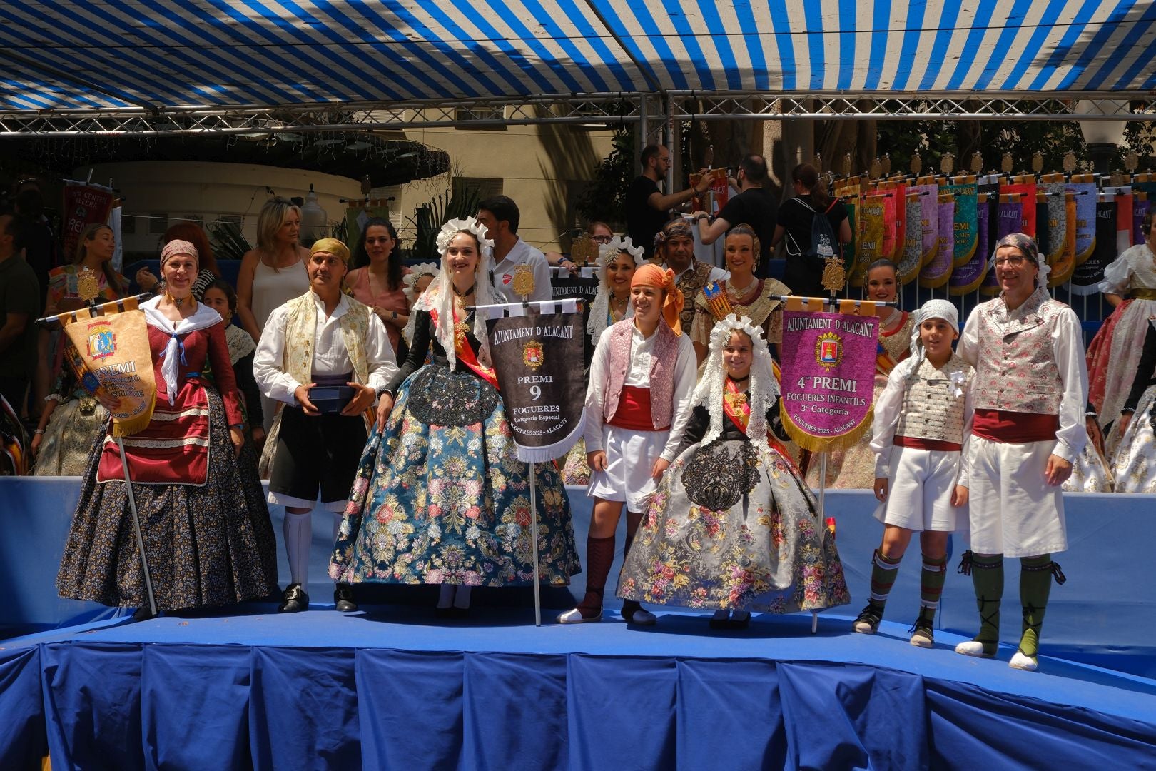 ¿Has recogido premio en las Hogueras de Alicante? Búscate en las fotos (II)