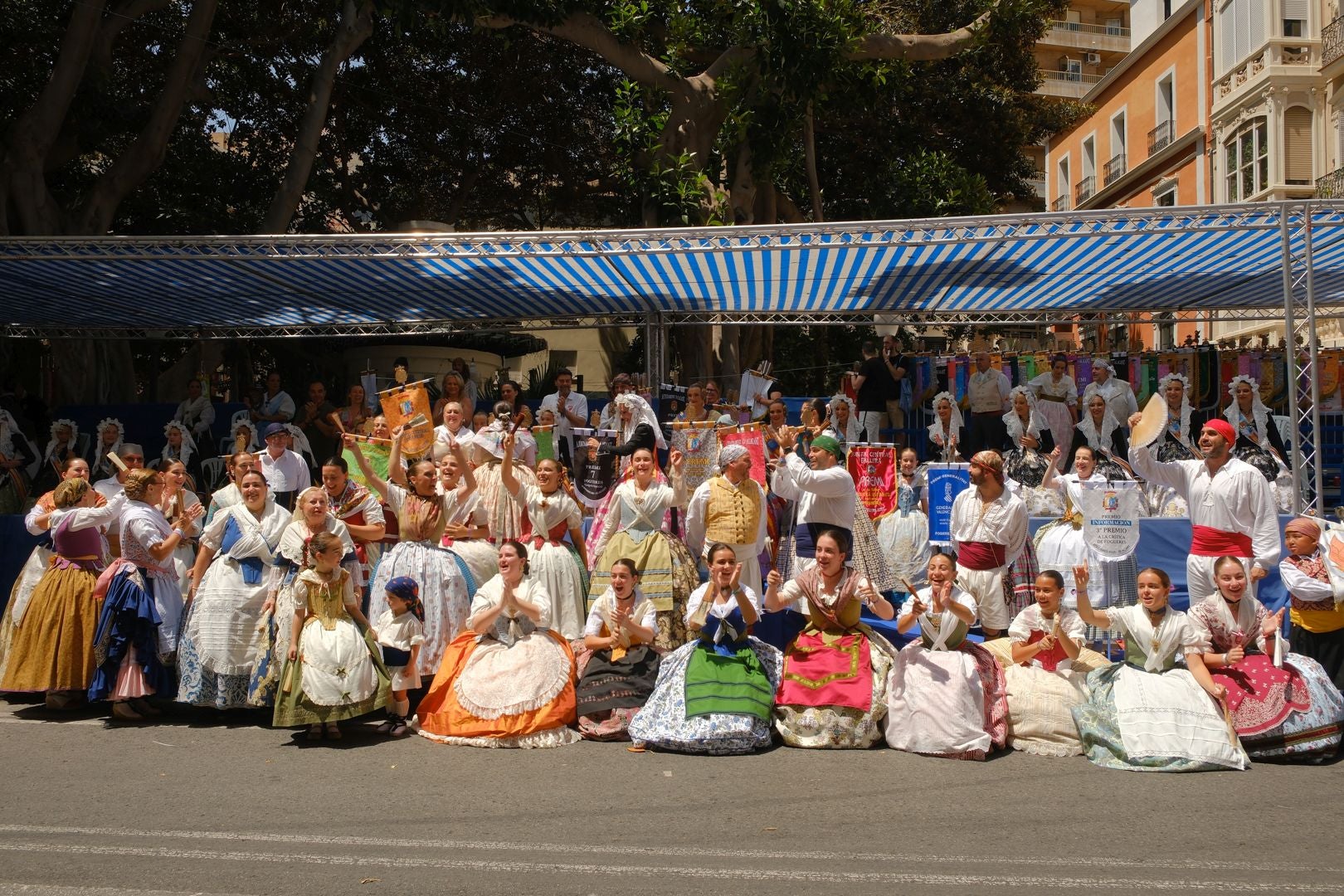 ¿Has recogido premio en las Hogueras de Alicante? Búscate en las fotos (II)