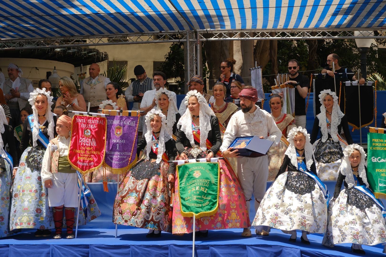 ¿Has recogido premio en las Hogueras de Alicante? Búscate en las fotos (II)
