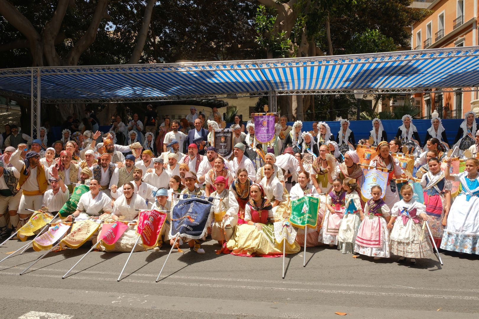 ¿Has recogido premio en las Hogueras de Alicante? Búscate en las fotos (II)
