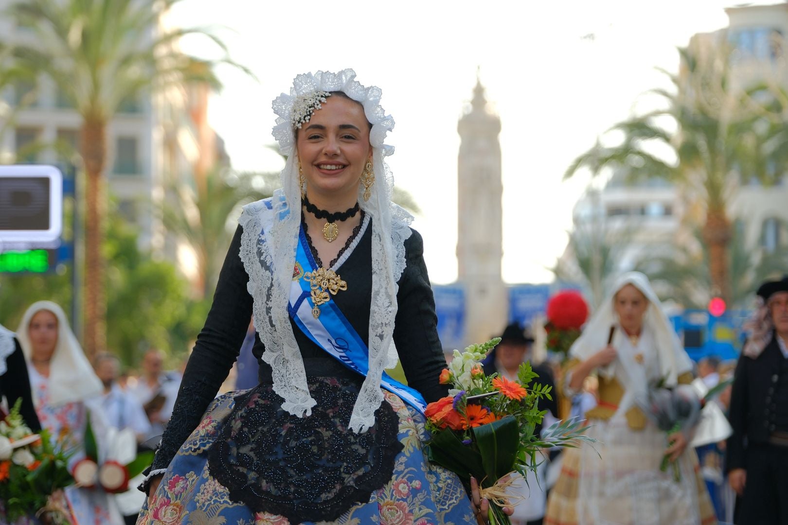 Las Hogueras cumplen con la patrona de Alicante