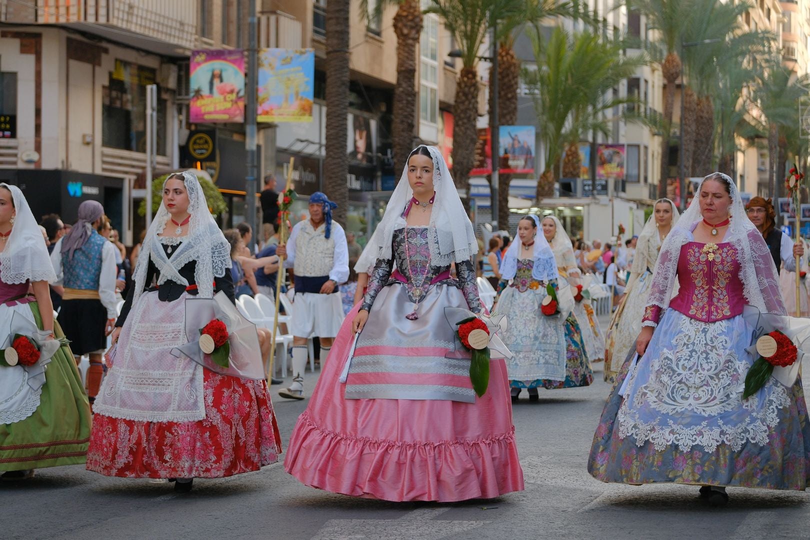 Las Hogueras cumplen con la patrona de Alicante