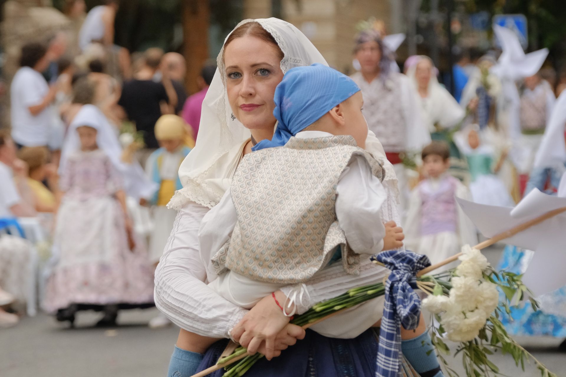 Las Hogueras se llenan de flores para la Virgen del Remedio